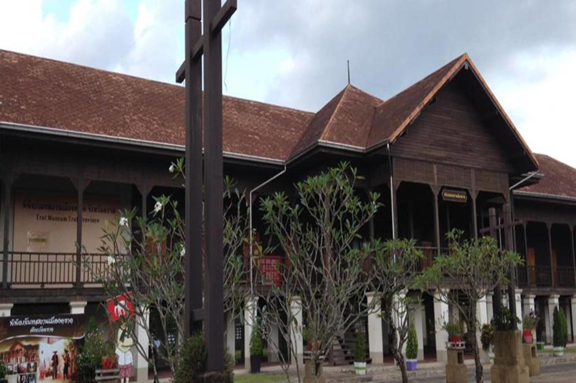 Baanrimnam Resort Trat Exterior photo